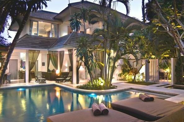 5 Bedroom Villa Seminyak - Photo2