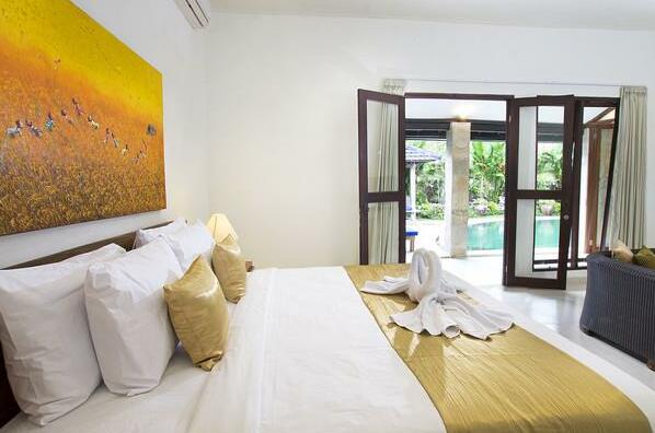 5-Br Pool Villa Near Petitenget Beach - Photo2