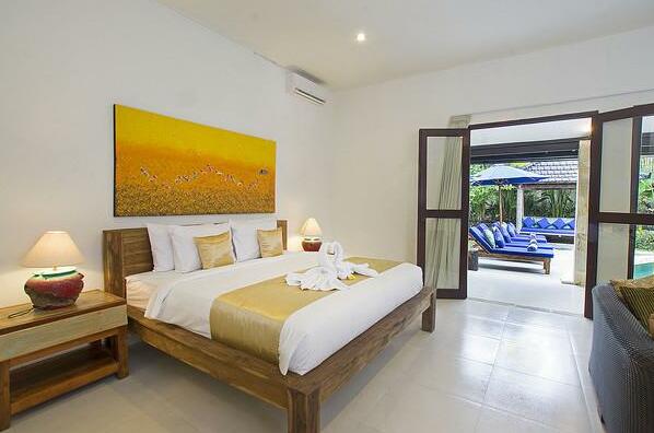 5-Br Pool Villa Near Petitenget Beach - Photo3