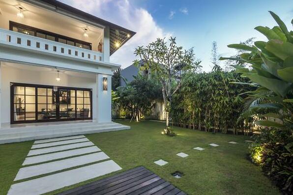 6 Bedroom Villa In Jln Drupadi Seminyak - Photo4