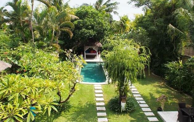 8 Bedrooms / 3 Private Villas / 3 Pools - Photo4