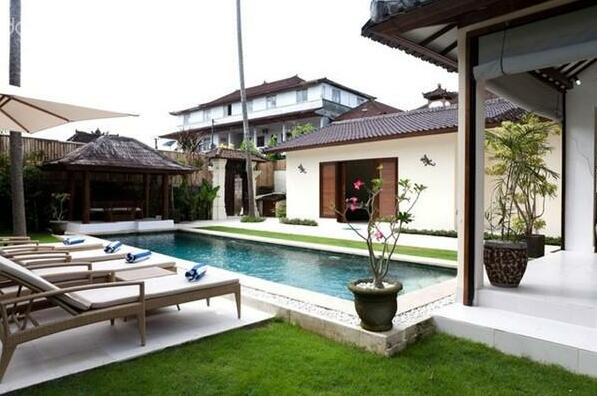 A1 - Spacious Family 4Bed Villa Seminyak - Photo3