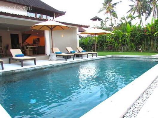 A2 - Spacious Family 5Bed Villa Seminyak - Photo2