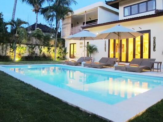A3 - Spacious Family 5Bed Villa Seminyak - Photo2