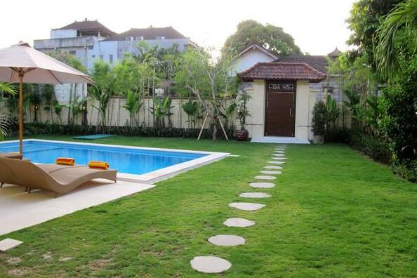 A3 - Spacious Family 5Bed Villa Seminyak - Photo3