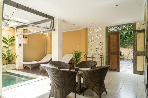 Apartment with Shared Pool in Seminyak - Photo4