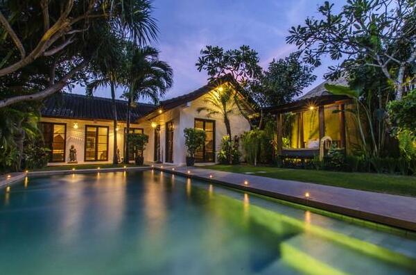 Balinese Style 3Bedroom Villa Seminyak - Photo2