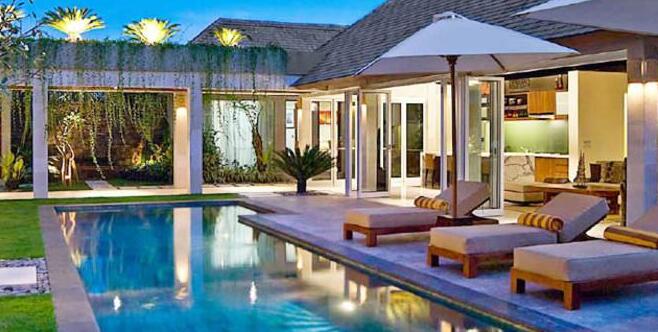 Book 3 BR in large 5 BR Villa Batu Belig - Photo2