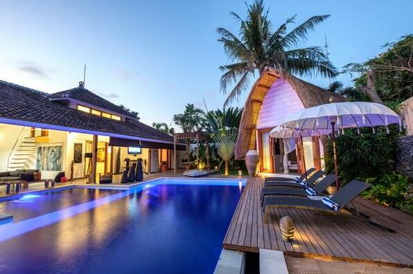 Buddha 5 Bedroom Villa Central Seminyak - Photo2