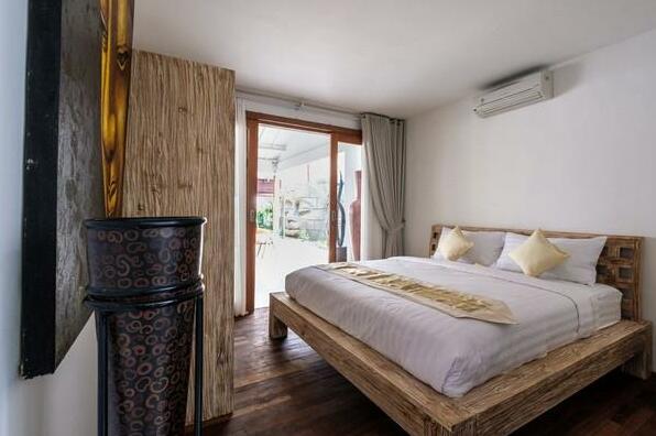 Buddha 5 Bedroom Villa Central Seminyak - Photo5