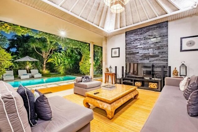 Central Seminyak Villa Martini - Photo2