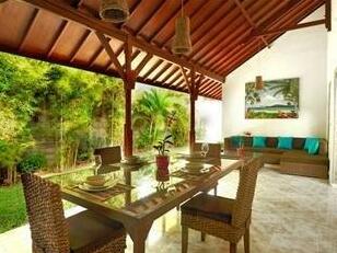 Charm Villa Seminyak - Photo4