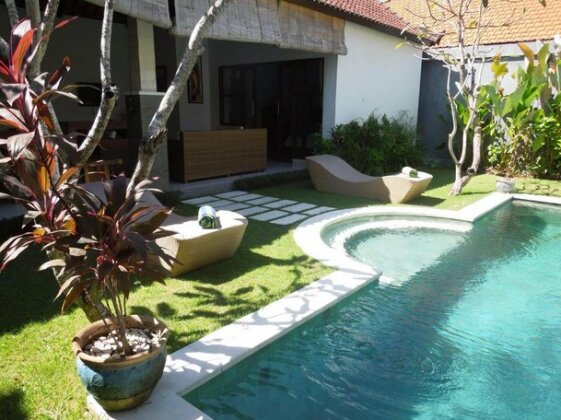 Charming 3 Bedroom Villa in Seminyak Oberoi - Photo2