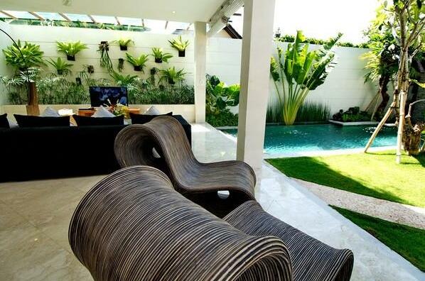 Charming 3 Bedroom Villa Seminyak - Photo4