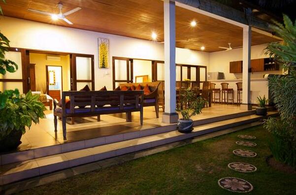 Comfortable 3 Bedroom Villa Seminyak - Photo3