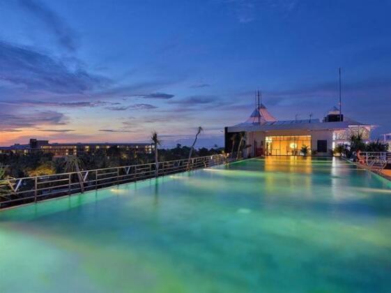 De Vins Sky Hotel Seminyak - Photo2