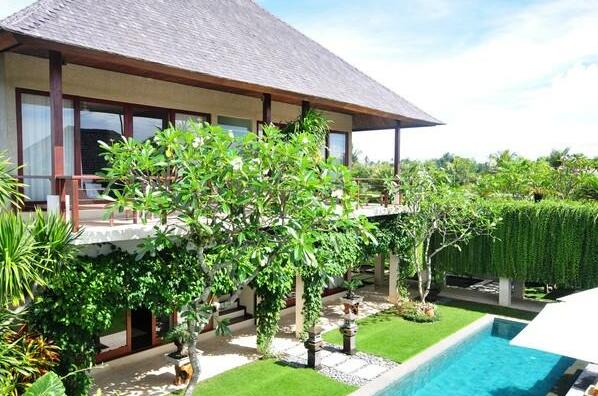 Elegant 3 BR Seminyak Pool Villa Staff - Photo4