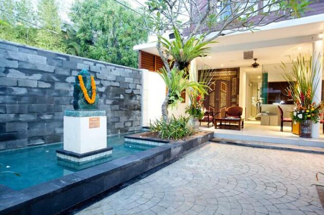 Four On Drupadi - Photo2