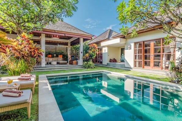 Gorgeous 3 Bedroom Villa Close to Beach - Photo2