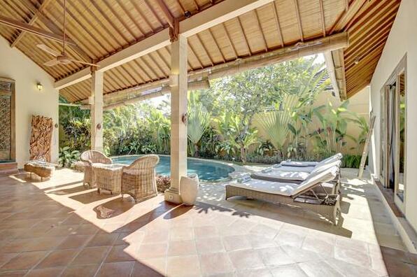 Lovely Strategic Seminyak Villa - Photo5