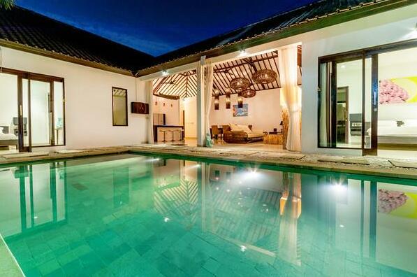 Luxury 3 bed villa in Seminyak/Oberoi - Photo3
