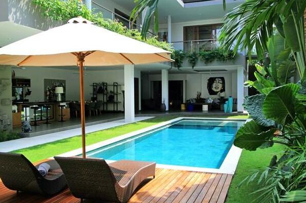 Modern 3 Bedroom Villa in Seminyak - Photo2