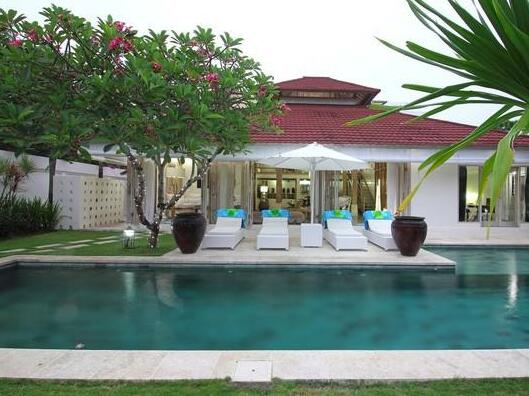 Modern Style 4 BR Villa Seminyak 50 - Photo2