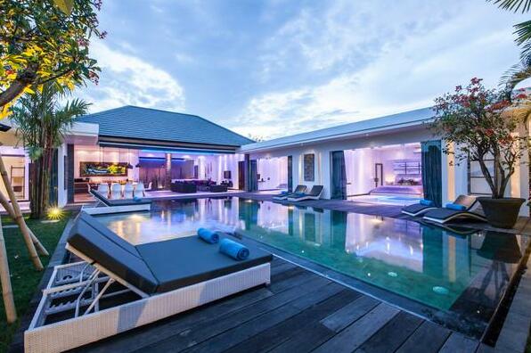 New modern 4 BR villa - pool -gazebo 5mi - Photo2