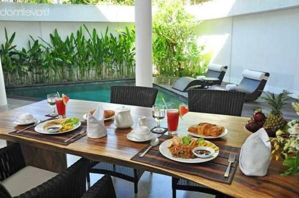 Seminyak 2 Bedroom villa 100m to Beach - Photo3