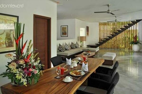 Seminyak 2 Bedroom villa 100m to Beach - Photo5