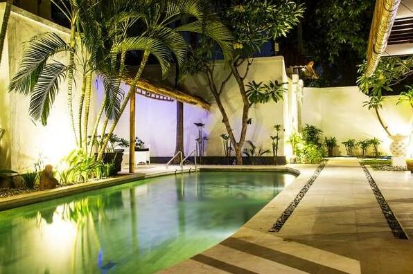 Spacious 6 Bedroom Villa Seminyak - Photo2