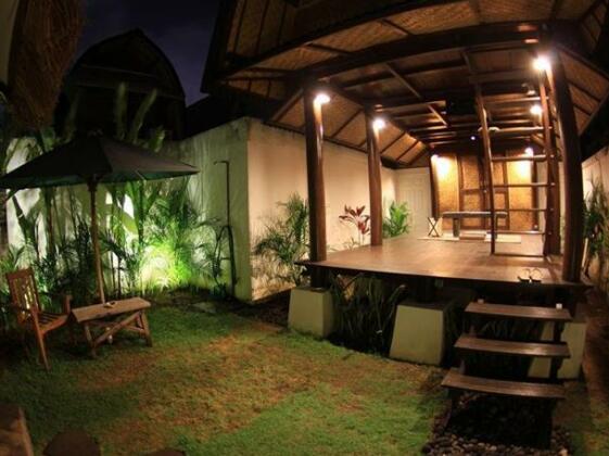 Sunset Bungalow Seminyak - Photo2