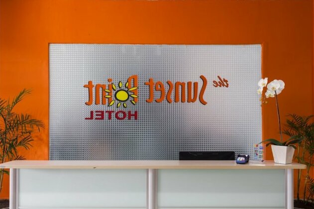 The Sunset Point Hotel - Photo3