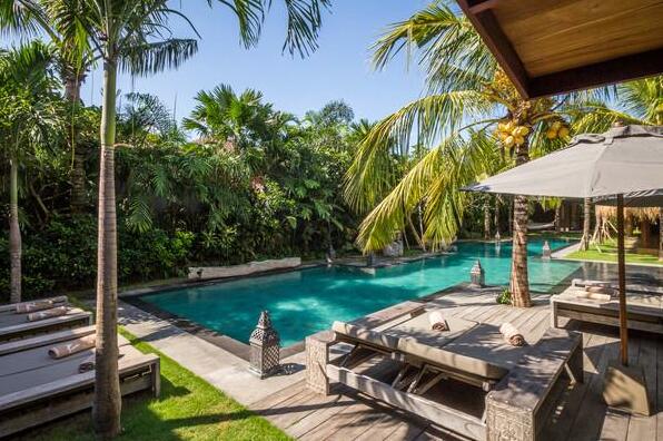 Tropical 7 Bedroom Retreat in Seminyak - Photo3