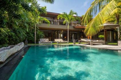 Tropical 7 Bedroom Retreat in Seminyak