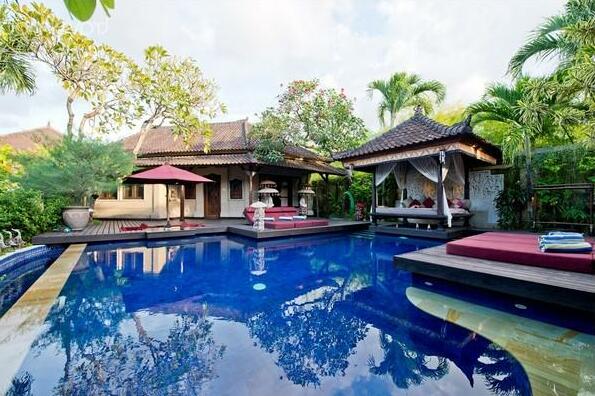 Tropical Luxury 4 Bedroom Villa - Photo2
