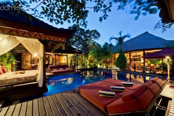 Tropical Luxury 4 Bedroom Villa - Photo4