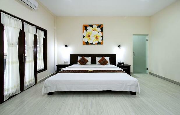Villa 4 Bedrooms Seminyak B'fast NO FEE - Photo5