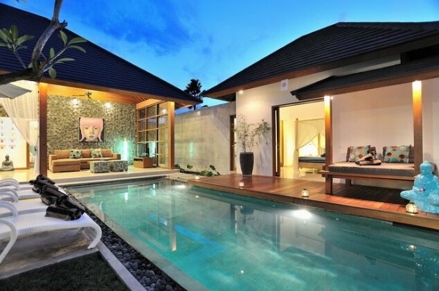 Villa Flores Seminyak - Photo2