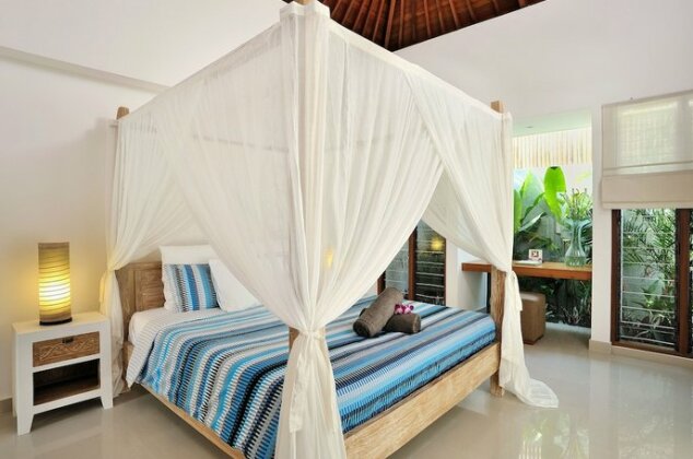 Villa Flores Seminyak - Photo5