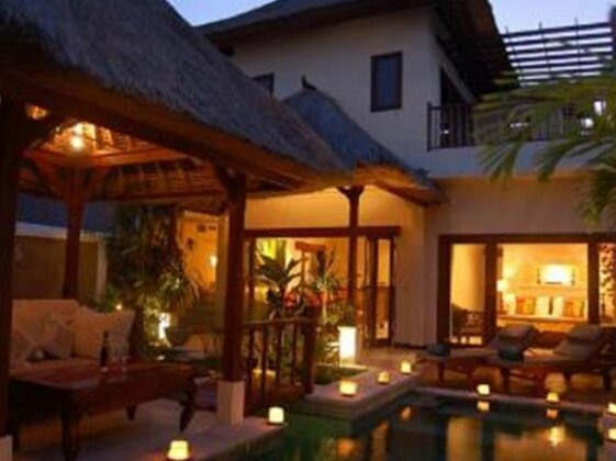 Villa Heliconia Seminyak - Photo3