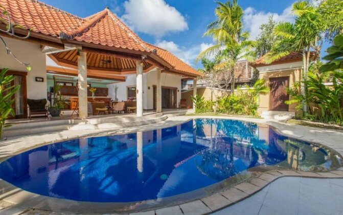 Villa Karna Seminyak - Photo2