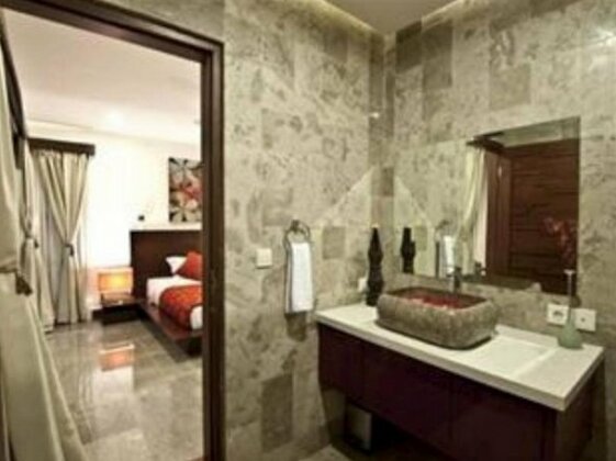 Villa Mira Seminyak - Photo3