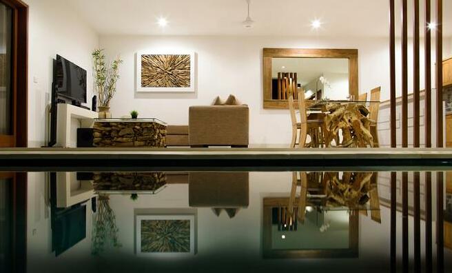 White Pearl in the center of Oberoi - Photo5