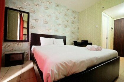 Minimalist Studio Room at Serpong Greenview By Travelio