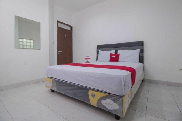 RedDoorz near Anggrek Loka BSD - Photo2