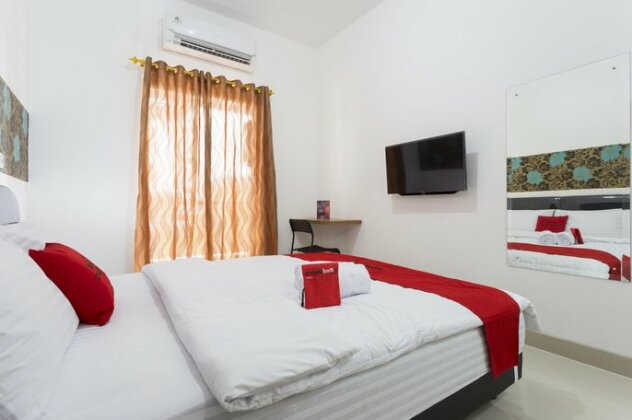 RedDoorz Plus @ Boulevard Residence BSD - Photo3