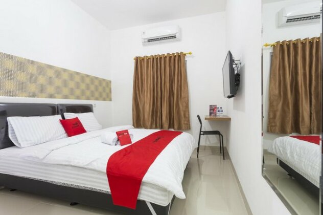 RedDoorz Plus @ Boulevard Residence BSD - Photo4