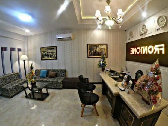 Front One Boutique Brani Solo - Photo2