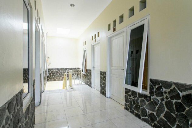 KoolKost Syariah near UNS Solo - Photo3